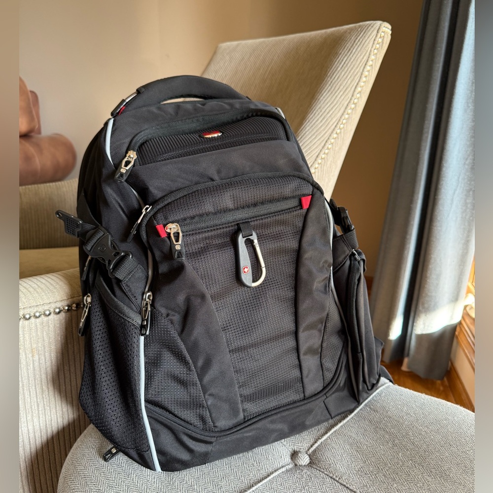 SWISSGEAR Black Backpack - Picture 1 of 10